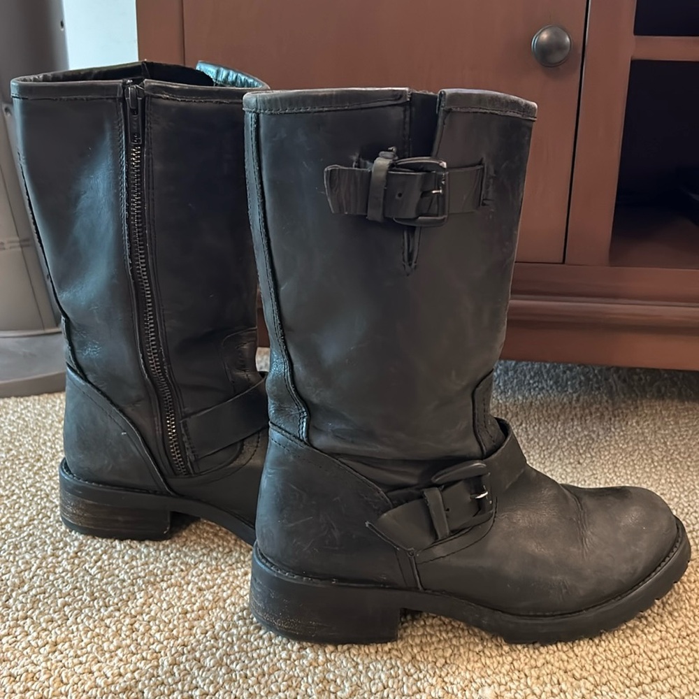 Steve Madden Shevron boots size 7.5